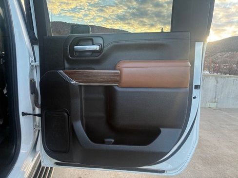 Used 2022 Chevrolet Silverado 2500 High Country image 18