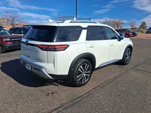 Used 2023 Nissan Pathfinder Platinum image 5