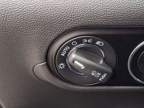 Used 2022 Maserati Levante GT image 28