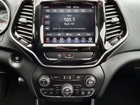 Used 2019 Jeep Cherokee Limited AWD/4WD image 34