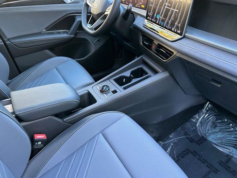 New 2026 Volkswagen Tiguan SE image 15