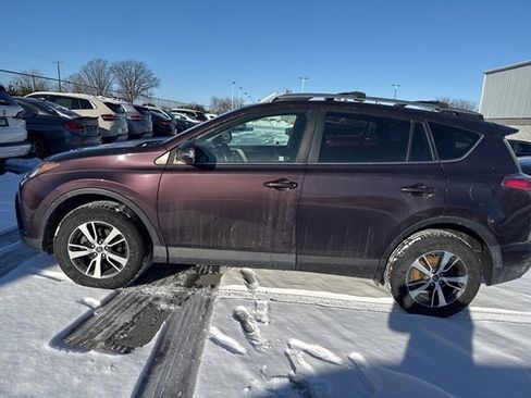 Used 2018 Toyota RAV4 XLE image 2