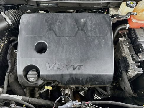 Used 2020 Chevrolet Traverse LT FWD image 37