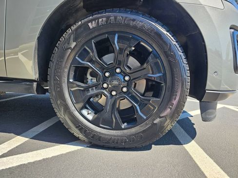 Used 2019 Ford Expedition Limited w/ Equipment Group 303A AWD/4WD image 9