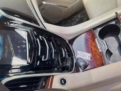 Used 2015 Cadillac Escalade Luxury AWD/4WD image 4