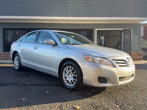 Used 2010 Toyota Camry LE image 8