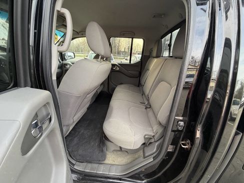 Used 2014 Nissan Frontier SV w/ SV Value Truck Package AWD/4WD image 32