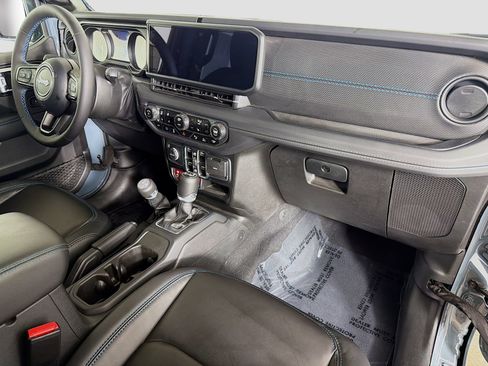 Used 2025 Jeep Wrangler Unlimited Rubicon 4xe AWD/4WD image 33