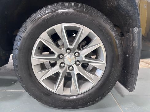 Used 2021 Chevrolet Silverado 1500 High Country w/ Technology Package AWD/4WD image 10