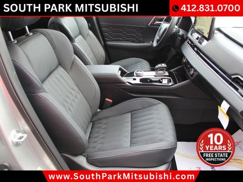 Used 2025 Mitsubishi Outlander SEL image 14