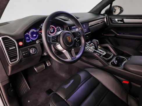 Used 2022 Porsche Cayenne GTS image 4