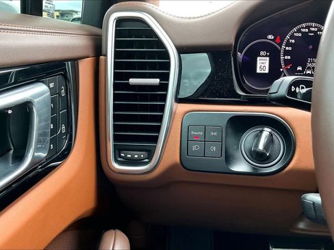 Used 2023 Porsche Cayenne Turbo image 31