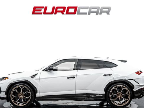 Used 2024 Lamborghini Urus Performante AWD/4WD image 2