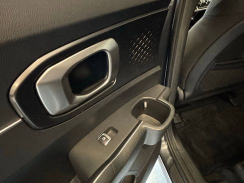 Used 2023 Kia Sorento LX image 18