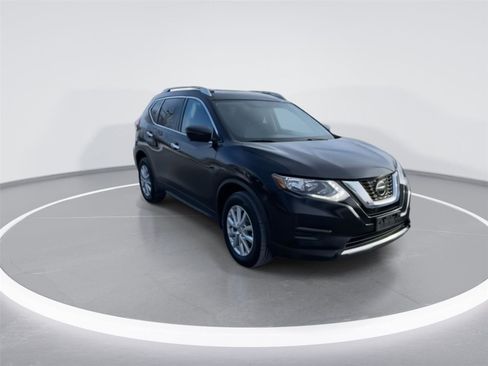 Used 2018 Nissan Rogue SV w/ Premium Package image 2