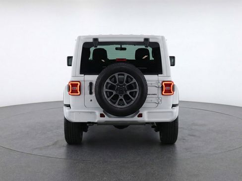 Used 2025 Jeep Wrangler Sahara AWD/4WD image 7