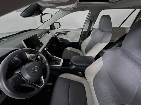 Used 2025 Toyota RAV4 XLE image 17