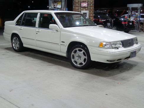 Used 1997 Volvo 960 Sedan image 1