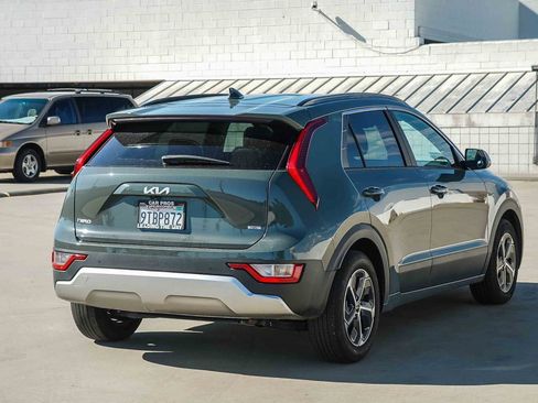 Used 2025 Kia Niro EX FWD image 6