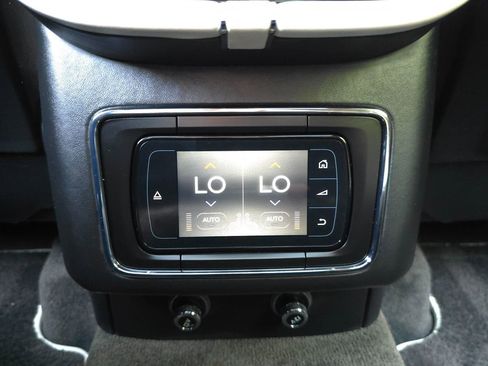 Used 2020 Bentley Bentayga Design Series image 25