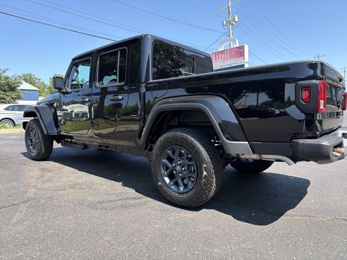 Used 2026 Jeep Gladiator Sport AWD/4WD image 5