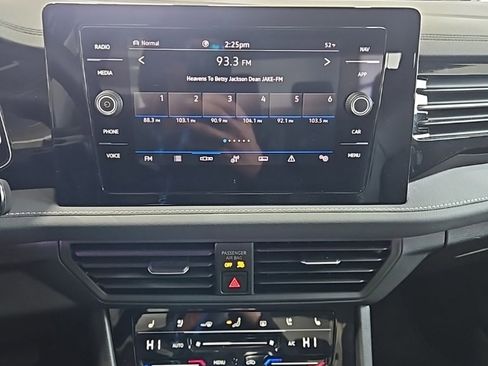 Used 2025 Volkswagen Jetta SEL image 30