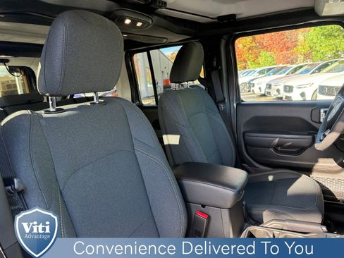 Used 2024 Jeep Wrangler Unlimited image 28