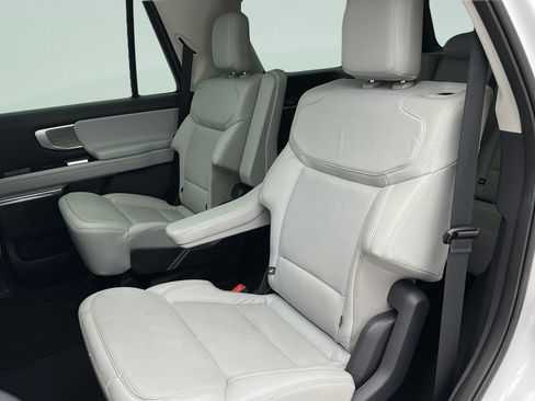 Used 2025 Ford Expedition Platinum AWD/4WD image 10