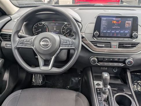 Used 2024 Nissan Altima 2.5 SV FWD image 34
