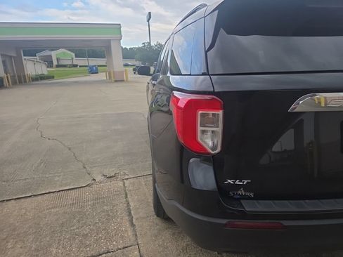 Used 2023 Ford Explorer XLT RWD image 6