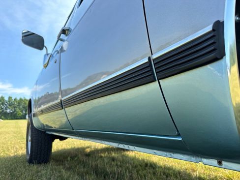 Used 1989 Chevrolet Suburban 4WD image 16