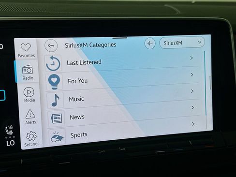 Used 2024 Volkswagen Atlas SE FWD image 30