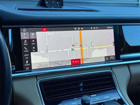 Used 2021 Porsche Panamera image 21