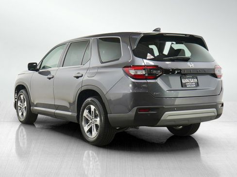 Used 2025 Honda Pilot EX-L image 3