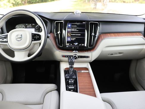 Used 2019 Volvo XC60 T6 Inscription w/ Protection Package Premier AWD/4WD image 39