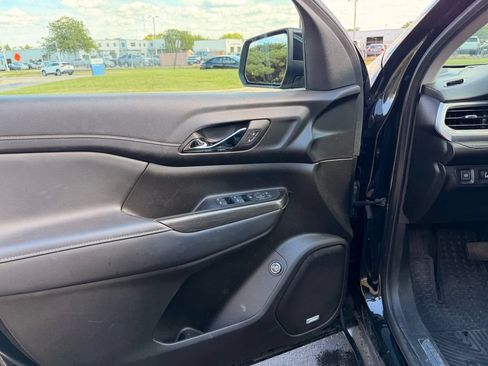 Used 2023 GMC Acadia SLT AWD/4WD image 13