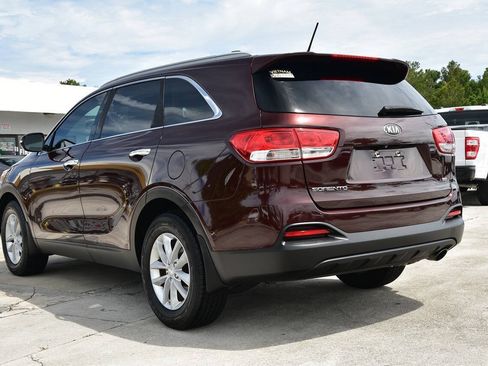 Used 2017 Kia Sorento FWD image 5