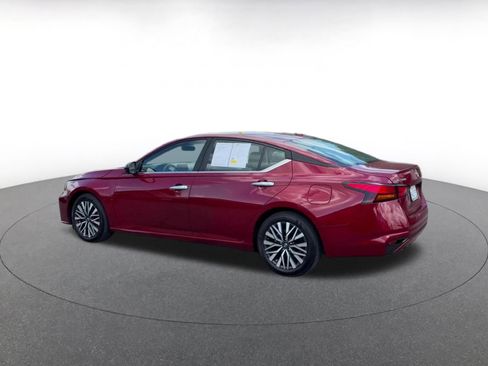 Used 2025 Nissan Altima 2.5 SV FWD image 10
