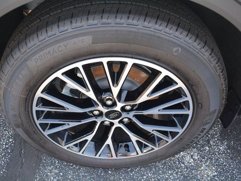 New 2025 Ford Escape SE FWD image 21