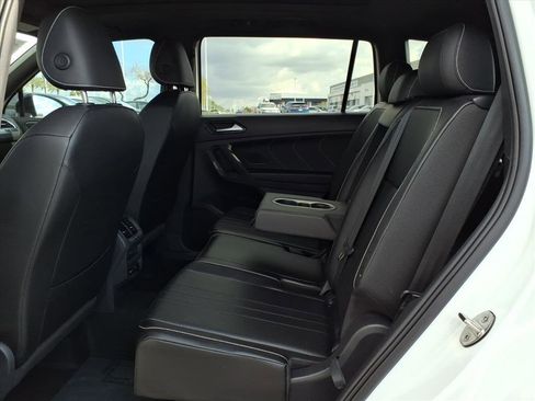 Certified 2022 Volkswagen Tiguan SE R-Line image 23