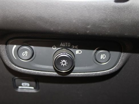 Used 2024 GMC Terrain SLT image 41