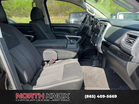 Used 2018 Nissan Titan XD image 8