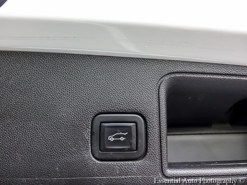 Used 2022 GMC Terrain SLT w/ Tech Package FWD image 34