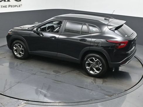 Used 2025 Chevrolet Trax LT FWD image 42