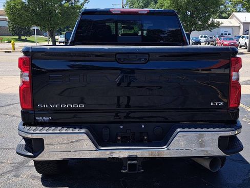 Used 2021 Chevrolet Silverado 2500 LTZ w/ LTZ Convenience Package AWD/4WD image 3