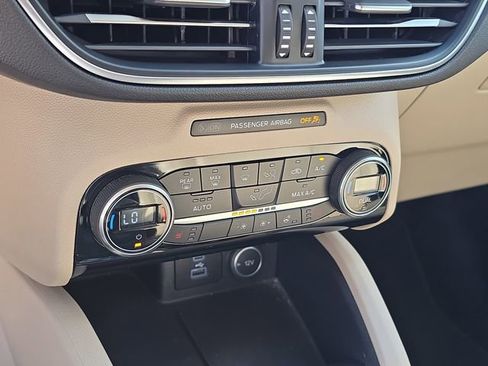 Used 2021 Ford Escape Titanium FWD image 27