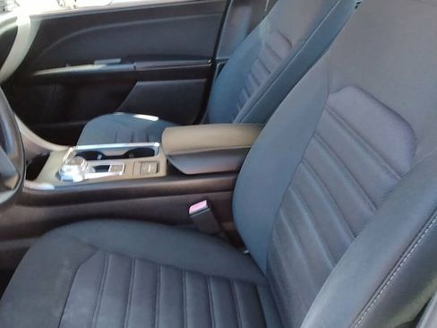 Used 2019 Ford Fusion SE FWD image 7