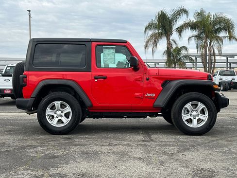 Used 2019 Jeep Wrangler Sport image 3