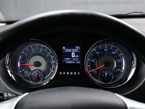 Used 2012 Chrysler Town & Country Touring-L w/ Entertainment Group #2 FWD image 25