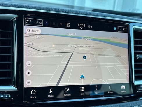 Used 2024 Chrysler Pacifica Select image 22